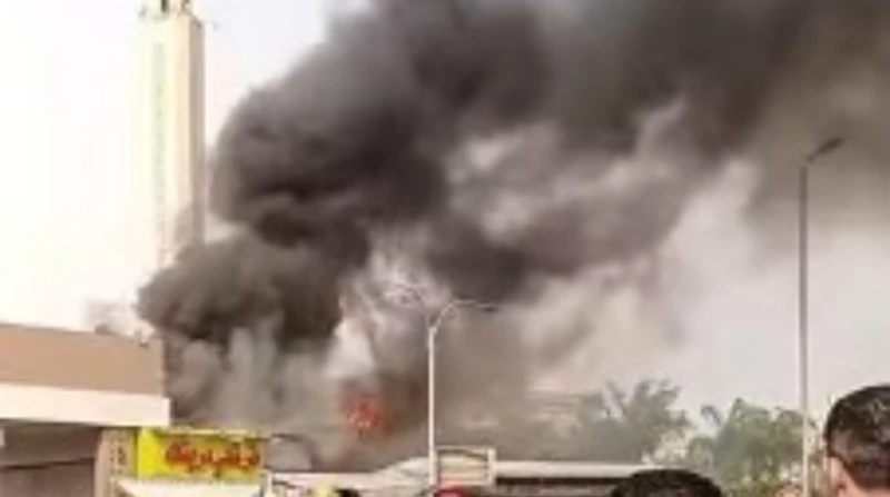 السيطرة على حريق شب في أكشاك بمنطقة التجمع الخامس (صور) سيطرت قوات الحماية المدنية بالقاهرة على حريق شب في أكشاك جوار مسجد بمنطقة التجمع الخامس، دون وقوع إصابات.حريق فى مبني جوار م