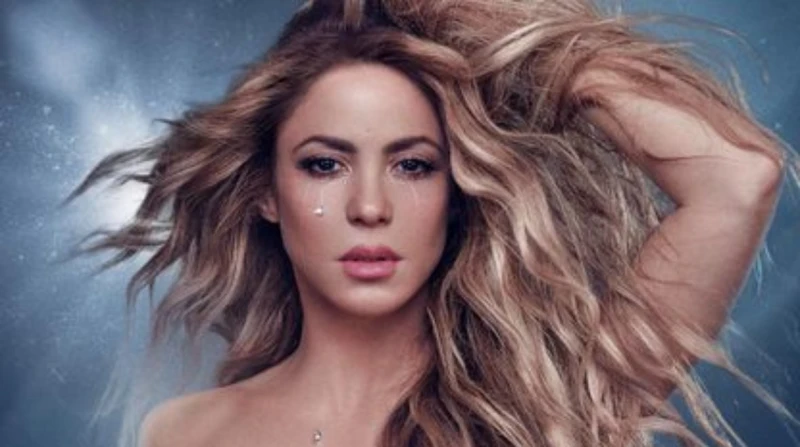 شاكيرا تتعرض لموقف محرج.. ماذا حدث على خشبة المسرح؟ تعرضت المطربة شاكيرا لموقف محرج في مدينة مونتريال الكندية قبل يومين، حيث كانت تؤدي استعراضا وسقطت