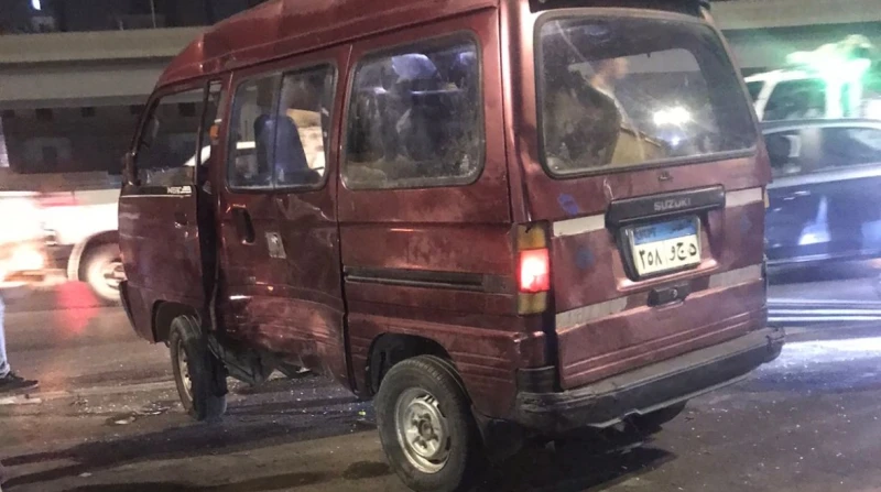 إصابة 3 أشخاص بحادث تصادم على الطريق الدائري في شبرا شهد الطريق الدائري في اتجاه المرج والسلام، وتحديدا أمام نزلة منطي بمنطقة شبرا، حادث تصادم مروع