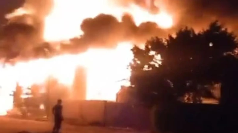 حريق يلتهم مصنع مراتب في المدينة الصناعية ببلطيم اندلع حريق هائل في أحد مصانع المراتب بالمنطقة الصناعية بمدينة بلطيم بمحافظة كفر الشيخ، منذ قليل، حيث فوجئ العاملون باندلاع النيران