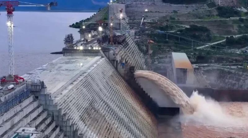 بوابات سد النهضة مغلقة.. شراقي يكشف سر الصمت الإثيوبي كشف أستاذ الجيولوجيا بجامعة القاهرة الدكتور عباس شراقي، عن استمرار إثيوبيا في تأخير فتح بوابات مفيض سد النهضة، رغم بدء موسم ال