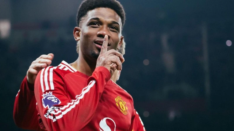 ديالو: شعرت بالإحباط تحت قيادة تين هاج.. وأموريم أعاد لي الثقة كشف نجم مانشستر يونايتد، أماد ديالو، عن مشاعر الإحباط التي عاشها في بداية الموسم تحت قيادة المدرب السابق إريك تين هاج