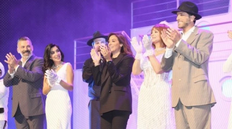 الحياة أقوى من الموت.. كارول سماحة ترد على منتقديها برسالة قاسية دافعت الفنانة اللبنانية كارول سماحة، عن نفسها، بعد الانتقادات التي تعرضت لها عقب عودتها للعمل بعد وفاة زوجها. الحيا