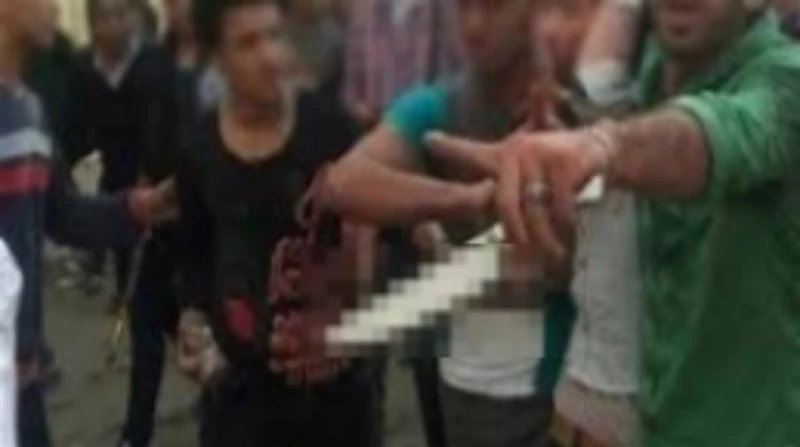 شاب ينهي حياة آخر طعنا خلال مشاجرة بينهما بحلوان شهدت مدينة حلوان جريمة مأساوية بعد أن أنهى شاب حياة آخر طعنا باستخدام سلاح أبيض بسبب خلافات سابقة بينهما، وتم نقل الجثمان إلى مشرحة