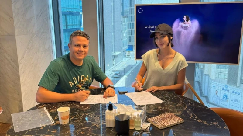 بعد غياب.. بسمة بوسيل تعود من جديد وتطرح أغنية أبو حب عادت الفنانة المغربية بسمة بوسيل، من جديد بعد فترة من التوقف بسبب الحالة الصحية لنجلها آدم، واستأنفت نشاطها الفني مع المنتج مح