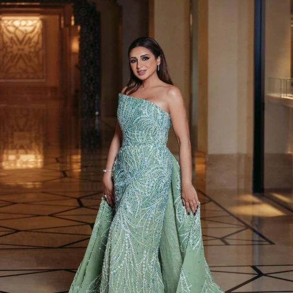 أنغام تتغزل بالجمهور السعودي افاق عربية - بعد أن أحيت الفنانة أنغام حفليها بالمملكة العربية السعودية ضمن حفلات عيد الأضحى، واللذين أقيما في الرياض والخبر، برعاية الهيئة العامة للتر