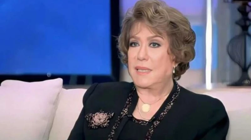 أبرزهم فيفي عبده.. توافد النجوم لعزاء سميحة أيوب ب عمر مكرم توافد عدد من النجوم لعزاء سيدة المسرح العربي، الفنانة سميحة أيوب، التي رحلت أمس الأول عن عمر ناهز 93 عاما.عزاء سميحة أيو