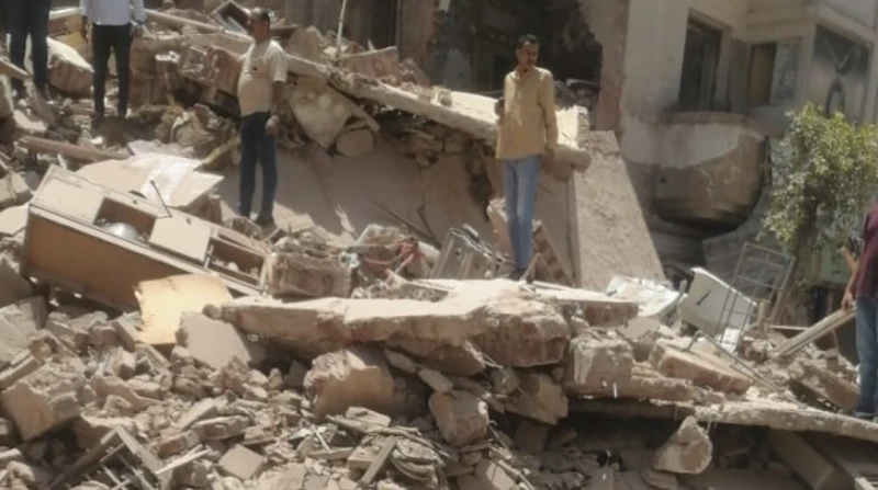 مصدر: عقار شبرا المنهار تم إخلاؤه قبل الحادث وجار البحث عن عالقين أكد مصدر مطلع أن العقار المنهار في منطقة شبرا مصر بالقاهرة تم إخلاؤه من السكان قبل وقوع الحادث.وأضاف المصدر أن قوا