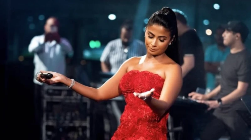 رغم مرور 21 عاما.. عجلة روبي الفنية لا تتوقف عن الدوران قبل 24 عاما، وفي عصر ما قبل الترند، ظهرت روبي بشكل مختلف ومغاير تماما لما تعود عليه الجمهور حينها في مطلع الألفية الجديدة، م