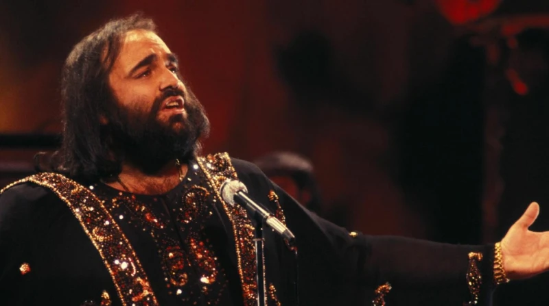 ديميس روسوس.. نجم عالمي ولد في مصر وتألق في سماء أوروبا في مثل هذا اليوم منذ 79 عاما، ولد المغني اليوناني ديميس روسوس في مدينة الإسكندرية، ويعد المطرب الشهير المولود في في 15 يونيو