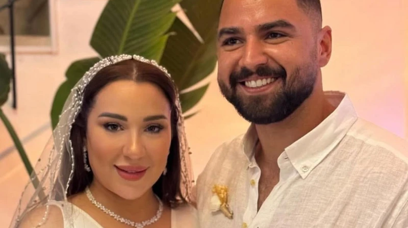 رحلة تأمل ويقين.. أسما شريف منير تكشف زواجها (صور) أعلنت الإعلامية أسما شريف منير، ابنة الفنان شريف منير، عقد قرانها بأحد الرياضيين، ومؤدي رقص الشوارع والرقص المعاصر يدعى أحمد شامل