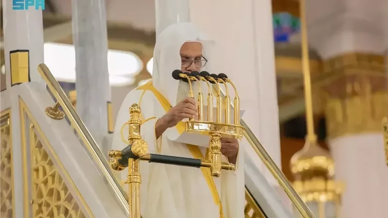 خطيب المسجد النبوي: إن لله مئة رحمة.. ويكشف عن معنى الرحمة وأنواعها أوصى علي الحذيفي، إمام وخطيب المسجد النبوي، المسلمين في خطبته اليوم بتقوى الله سبحانه وتعالى، مع التأكيد على أهم