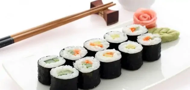 أزمة تلوث تضرب السوشي في أمريكا.. 45 إصابة واستدعاء عاجل أزمة صحية جديدة هزت الولايات المتحدة بعد إعلان إدارة الغذاء والدواء الأمريكية تحذيرا عاجلا