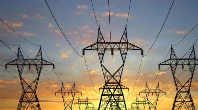 البترول: تعاقدنا على 60 شحنة غاز لتجنب انقطاع الكهرباء أكدت وزارة البترول والثروة المعدنية أن أزمة انقطاع الكهرباء خلال الصيف لن تتكرر هذا العام، مشيرة إلى اتخاذ إجراءات استباقية ل