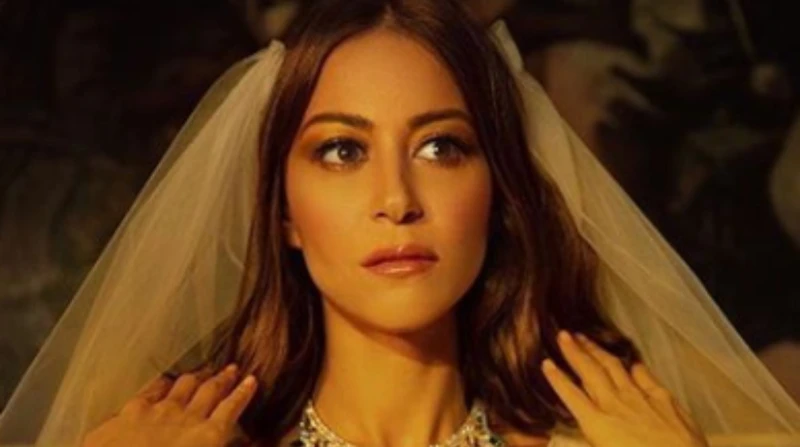 بعد الفستان الأحمر والصاجات.. تعرف على حقيقة زواج منة شلبي تصدرت الفنانة منة شلبي تريند مواقع التواصل الاجتماعي خلال الساعات الماضية، عقب ظهورها الأخير بحفل زفاف الشاعرة منة عدلي ا