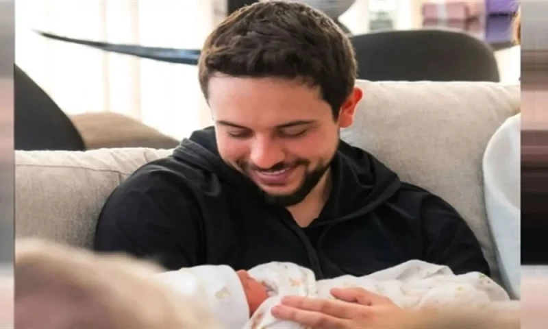 بسبب بنته الصغيرة.. كتف الأبوة يضرب الأمير الحسين فاجأ الطبيب الأردني زيد مضحي الجميع بتصريح صادم عن الحالة الصحية لولي العهد الأردني الأمير الحسين بن عبدالله الثاني، موضحا أن الأل