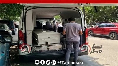 لقاء سويدان في عربية الموتى وبكاء بوسي.. وصول جثمان سميحة أيوب لمسجد الشرطة وصل منذ قليل جثمان الفنانة سميحة أيوب لمسجد الشرطة بالشيخ زايد، لأداء صلاة الجنازة عليها وكان أول الحاضر