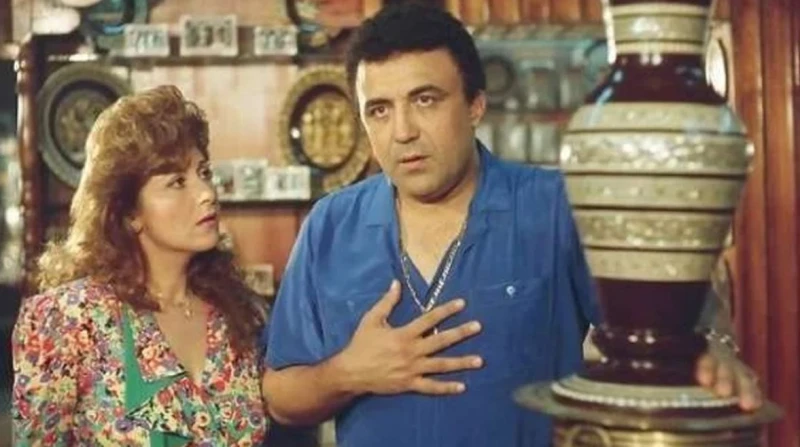 رحيل عماد محرم.. شرير السينما الذي أحبه الجمهور رحل عن عالمنا صباح اليوم، الفنان والمنتج عماد محرم، عن عمر ناهز ال 74 عاما، بعد صراع مع المرض لفترة طويلة.مسيرة عماد محرم الفنيةوتست