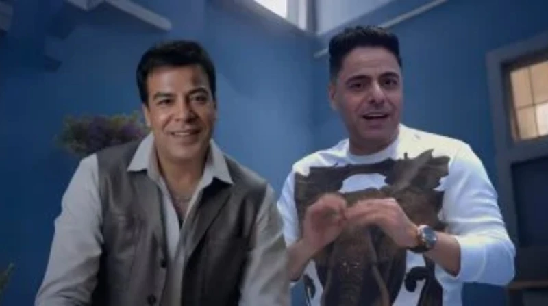 أغلى من عينيا.. حسن الأسمر يعود للغناء بمساعدة ابنه وال أعاد المطرب الشاب هاني الأسمر نجل نجم الأغنية الشعبية الراحل حسن الأسمر والده إلى ساحة الغناء بعد مرور 14 عاما من وفاته في ع