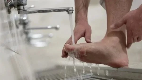 هل يجوز شرعا الوضوء بمناديل مبللة بديلة للماء؟.. دار الإفتاء المصرية طرح سؤالا للدكتور مفتي الجمهورية، الدكتور نظير عياد، من شركة بخصوص منتج جديد خاص بالوضوء، حيث إنه في حالات كثير