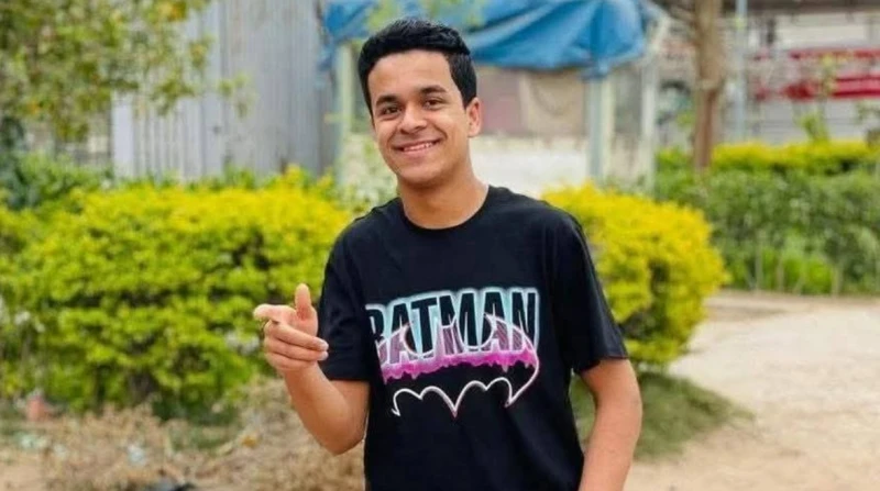 بعد تغيبه بسبب الامتحان.. العثور على جثمان عبد الرحمن طالب الثانوية العامة عثرت الأجهزة الأمنية على جثمان الشاب عبد الرحمن خالد طالب الثانوية العامة، وذلك بعد يومين من تغيبه عن الم