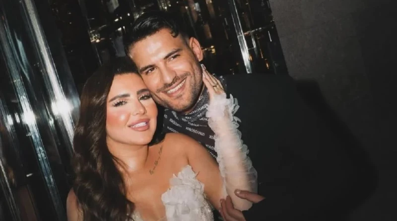 أنا بالليل وهو بالنهار.. زوجة مسلم تطلب الدعاء له بعد تعرضه لوعكة صحية أعلنت زوجة مطرب المهرجانات مسلم، يارا تامر، تعرض زوجها لوعكة صحية استدعت نقله إلى المستشفى خلال الساعات الماض