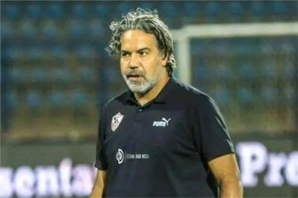 مدحت عبد الهادي: ما يحدث في الكرة المصرية غير منطقي.. وكأس مصر أمل الزمالك لإنقاذ الموسم وجه مدحت عبد الهادي، نجم نادي الزمالك السابق، انتقادات لاذعة للوضع الراهن في كرة القدم المص