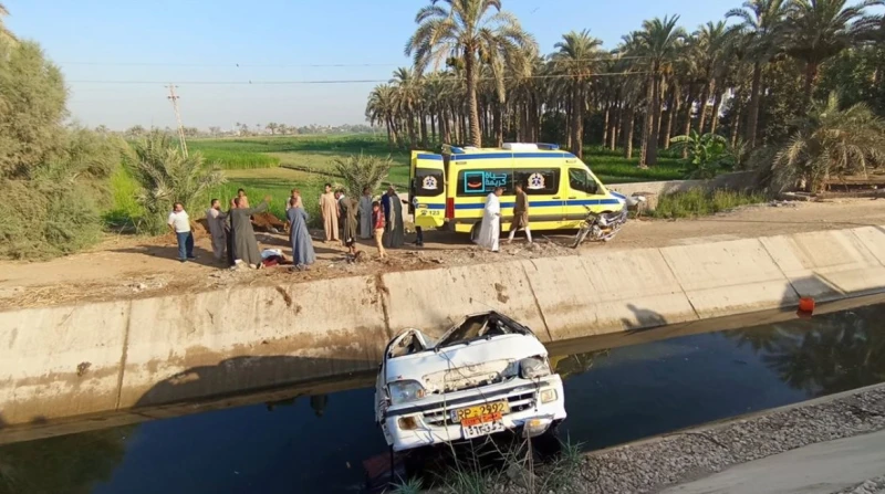 مصرع سائق ميكروباص إثر انقلاب سيارته في ترعة بالصف (صور) لقى سائق سيارة ميكروباص مصرعه، اليوم الخميس، على إثر انقلاب سيارته داخل ترعة بقرية البرمبل التابعة لمركز الصف جنوب محافظة ا