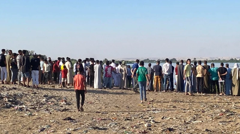 بينهم شقيقتان.. أسماء ضحايا حادث غرق 3 فتيات وشاب بنيل المنيا حصلت افاق عربية على أسماء ضحايا حادث غرق مركب، كانوا يستقلونه في نهر النيل، وأسفر عن وفاة شاب وثلاث فتيات بمركز بني مز