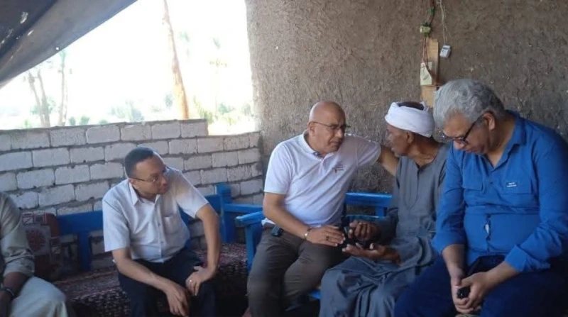 وكيل الصحة بقنا يعتذر لمريض في منزله ويؤكد: لا تهاون مع المقصرين في مشهد يعكس إنسانية القيادة الصحية وحرصها على كرامة المواطن، أجرى الدكتور محمد يوسف عبدالخالق، وكيل وزارة الصحة بم