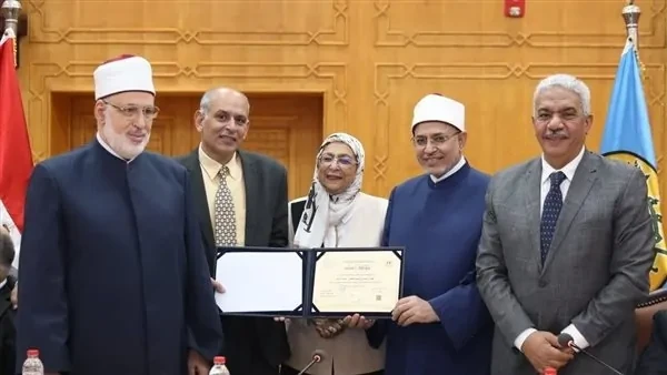 مجلس جامعة الأزهر يقدم واجب العزاء ل أهالي حادث المنوفية تقدم مجلس جامعة الأزهر، بخالص العزاء وصادق المواساة لأسر فتيات قرية كفر السنابسة التابعة لمركز منوف بمحافظة المنوفية . مجلس