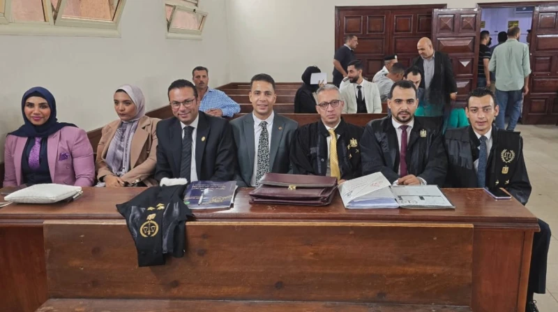 للمداولة.. طلبات الدفاع عن المتهم ترفع جلسة استئناف طفل دمنهور قدم دفاع المتهم في القضية المعروفة إعلاميا طفل دمنهور، عدة طلبات أثناء نظر أولى جلسات الاستئناف في قضية طفل دمنهور، ا