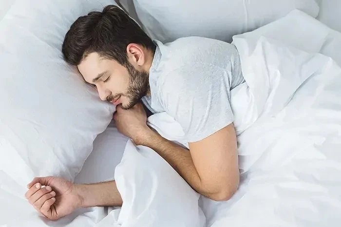 دراسة توضح: الغفوة أثناء النهار قد تزيد احتمالات الوفاة حذرت دراسة حديثة أن النوم لفترة قصيرة (الغفوة) قبل غروب الشمس، قد يزيد احتمالات الوفاة بين الأشخاص في منتصف العمر وكبار السن