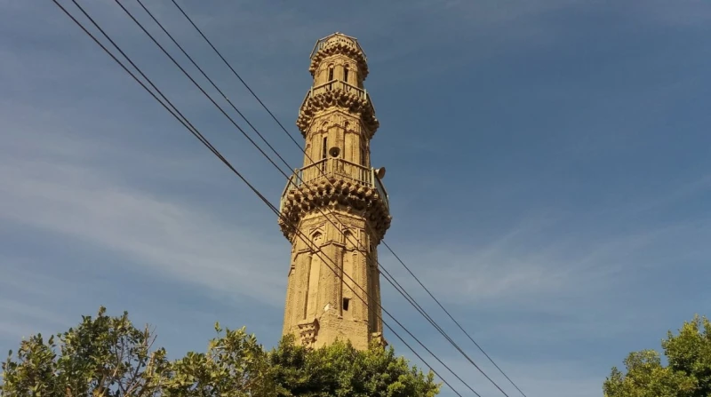 سقطا من أعلى المئذنة.. إصابة عاملين بجروح خطيرة في المنيا أصيب عاملان بإصابات بالغة، تراوحت بين الكدمات والكسور المتفرقة في أنحاء الجسم، اليوم الثلاثاء، إثر سقوطها من أعلى مئذنة مس