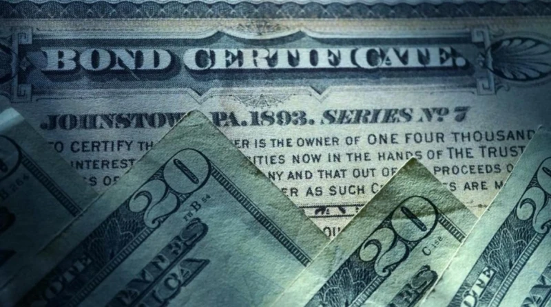 48 مليار دولار تتبخر.. هروب جماعي للبنوك المركزية من السندات الأمريكية شهدت سوق السندات الأمريكية، تطورا لافتا في الأسبوع الماضي، بعدما تراجعت حيازات أكثر من 200 بنك مركزي وصناديق 