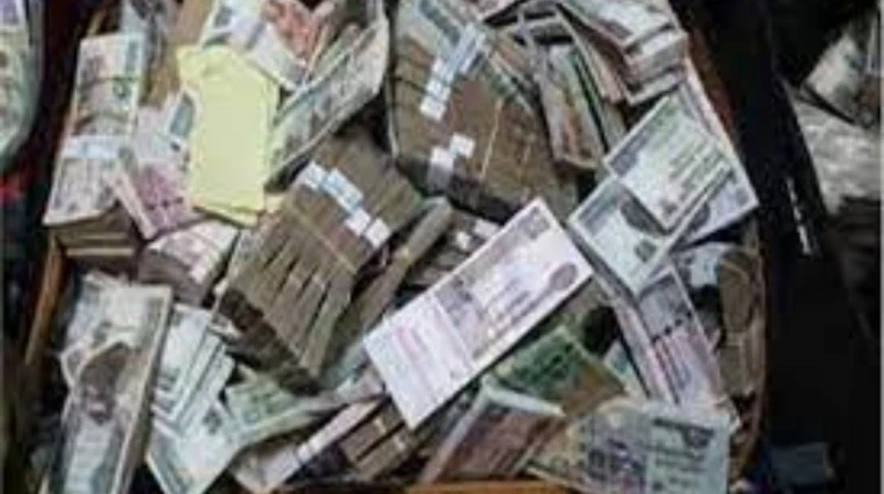 ضبط مدير شركة بتهمة الاتجار في النقد الأجنبي بالقاهرة تمكنت الأجهزة الأمنية بمديرية أمن القاهرة من ضبط مدير بإحدى شركات التجارة، وبحوزته عملات أجنبية، ومحلية.تفاصيل سقوط مدير شركة 