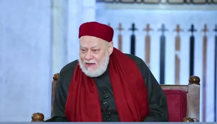 ليه الموت مصيبة؟.. علي جمعة يشرح بلغة القلوب ويكشف ما بعد الرحيل كشف علي جمعة، عضو هيئة كبار العلماء بالأزهر الشريف، عن فلسفة الابتلاء بالموت، ولماذا سمي بالمصيبة، مشيرا إلى أن الم