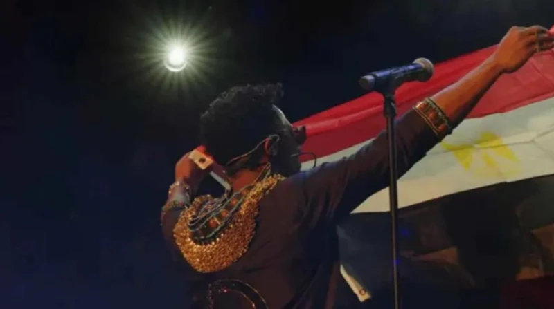 أول تعليق من محمد رمضان بعد براءته من إهانة علم مصر أعرب الفنان محمد رمضان عن سعادته بعدما حكمت المحكمة المصرية ببراءته من تهمة إهانته لعلم مصر، شاكرا القضاء المصري على عدالته.تعلي