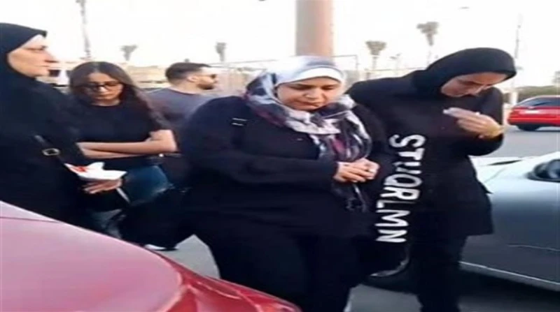 المخرجة سارة وفيق تتلقى عزاء والدتها بمسجد عمر مكرم اليوم تستقبل المخرجة سارة وفيق، مساء اليوم الجمعة، العزاء في والدتها التي رحلت عن عالمنا أمس الخميس، وذلك بمسجد عمر مكرم عقب صلا