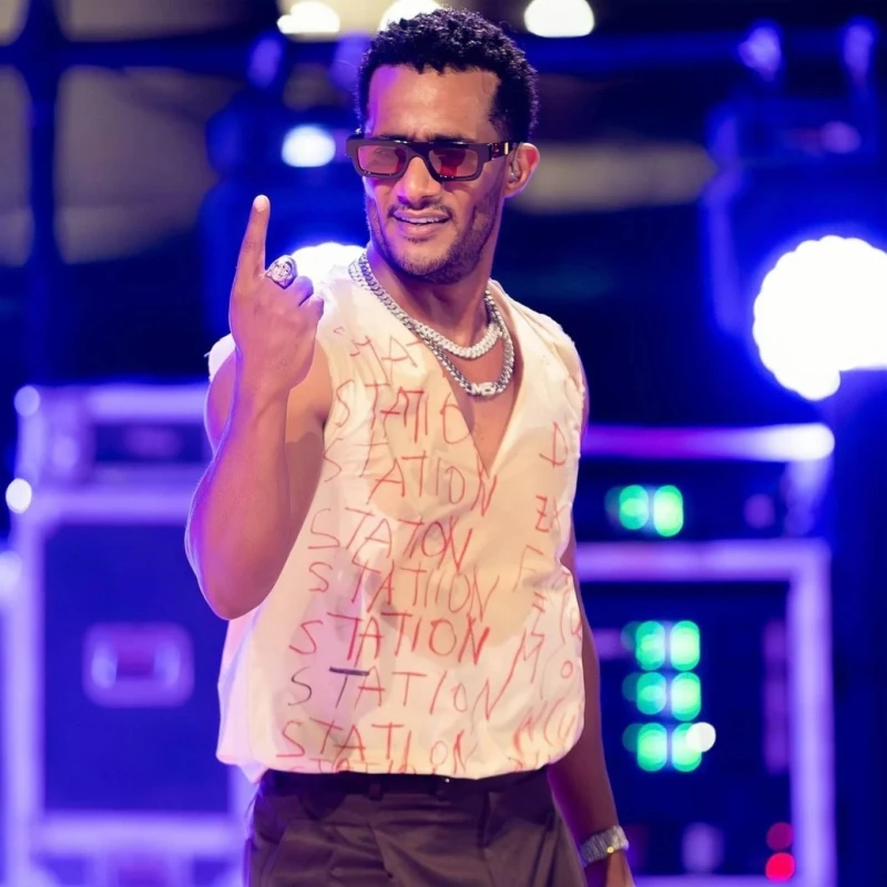 محمد رمضان يتخذ قرارا جديدا للحاق بموسم الصيف افاق عربية - علمت مصادر أن الفنان محمد رمضان اتخذ قرارا بزيادة ساعات تصوير مشاهده ضمن فيلم أسد، الذي يعود به الى السباق السينمائي بعد 