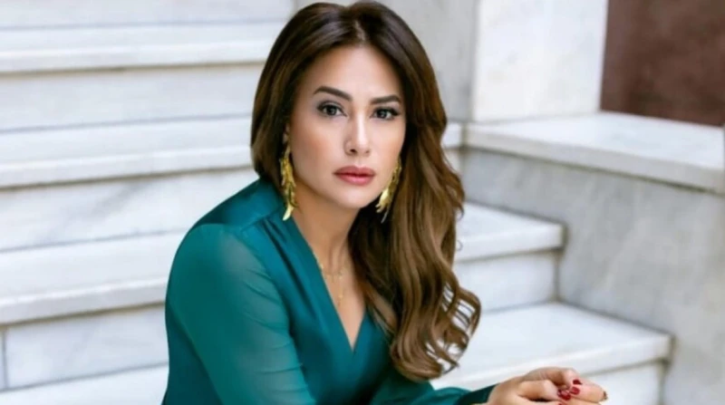 بعد أزمة قافلة الصمود.. مدحت العدل يدافع عن هند صبري حرص السيناريست مدحت العدل على الدفاع عن الفنانة هند صبري بعد الأزمة الأخيرة التي واجهتها بدعوى دعمها قافلة الصمود ضد مصر، مما ج