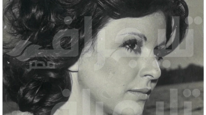 فيلم فاشل عن الألتراس.. حب وزواج من أول إسكريبت بين سعاد حسني وماهر عواد فيلم الدرجة الثالثة يمكن وصفه بالفيلم الغريب، ورغم أن سعاد حسني كانت قد بدأت تدخل دوامة المرض حين عرض عليها