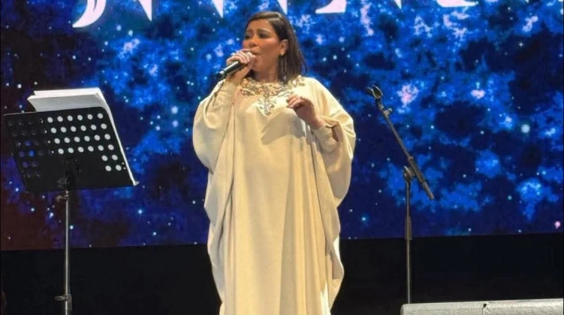 بسبب الفستان.. انتقادات واسعة ل شيرين عبد الوهاب بمهرجان موازين نالت الفنانة شيرين عبدالوهاب انتقادات واسعة عقب حفلها الأخير بمهرجان موازين، والتي أقيم أمس السبت بمدينة الرباط في ا