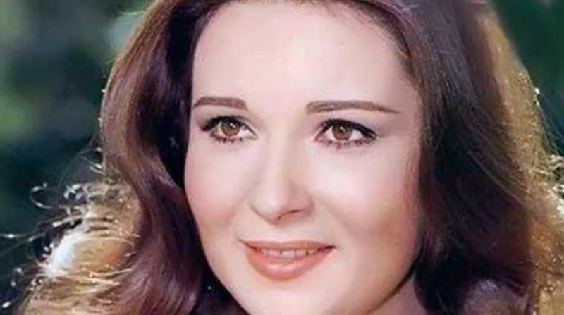 في ذكرى ميلاد نورا.. تعرف على سر خلافها مع نور الشريف؟ تعد الفنانة نورا إحدى أبرز نجمات الشاشة المصرية في السبعينيات والثمانينيات، حيث تميزت بحضورها الساحر وملامحها الرقيقة وصوتها 