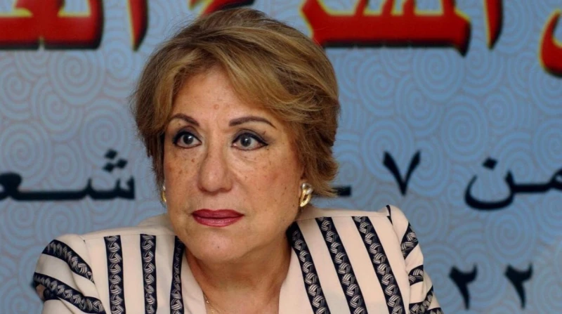 خسرنا رمزا كبيرا.. أحمد سعيد عبدالغني ينعى سميحة أيوب بكلمات مؤثرة أعرب الفنان أحمد سعيد عبد الغني، عن حزنه الشديد لرحيل سيدة المسرح العربي الفنانة سميحة أيوب، عن عمر ناهز 93 عاما.