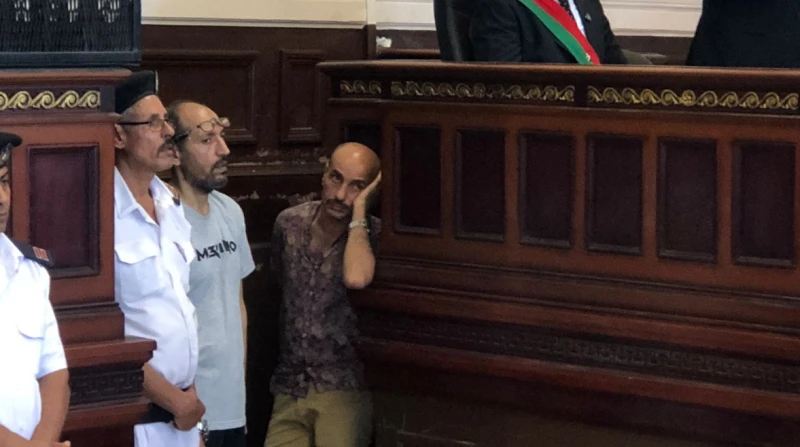 انتداب محام جديد للترافع عن سفاح الإسكندرية بعد تنحي هيئة الدفاع انتدبت محكمة جنايات الإسكندرية محاميا آخر للترافع عن المتهم نصر الدين.ا المعروف إعلاميا بسفاح الإسكندرية، وذلك بعد 