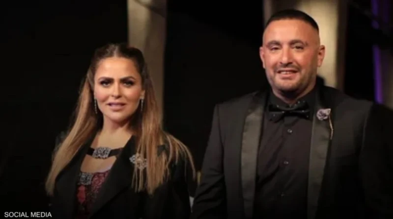 غول الأصول في قسم الشرطة.. أزمة السقا ومها الصغير تخرج عن السيطرة لم تعد الخلافات بين الفنان أحمد السقا والإعلامية مها الصغير مجرد تكهنات أو تلميحات على مواقع التواصل، بل تحولت إلى