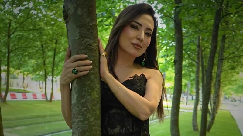 أمل عرفة توجه رسالة حب إلى جمهورها من هولندا افاق عربية - شاركت الفنانة السورية أمل عرفة جمهورها عبر حسابها الرسمي على إنستغرام صورا التقطتها خلال تواجدها في العاصمة الهولندية أمست