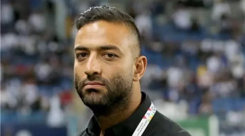 فتاة وقيادة بلا رخصة.. تفاصيل تورط نجل ميدو على الدائري تحفظت جهات التحقيق على سيارة من طراز مرسيدس خلال سيرها بأعلى الدائري بالقاهرة، كان يقودها طفل يبلغ من العمر 14 عاما، وبرفقته