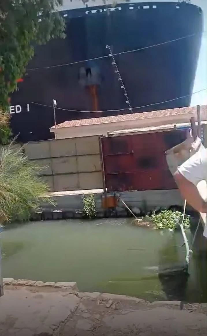 جنوح سفينة في قناة السويس.. مصادر تؤكد: لم تؤثر على حركة الملاحة أفادت مصادر داخل هيئة قناة السويس، اليوم الجمعة، بحدوث جنوح لإحدى السفن العابرة بقناة السويس. جنوح سفينة في قناة ال